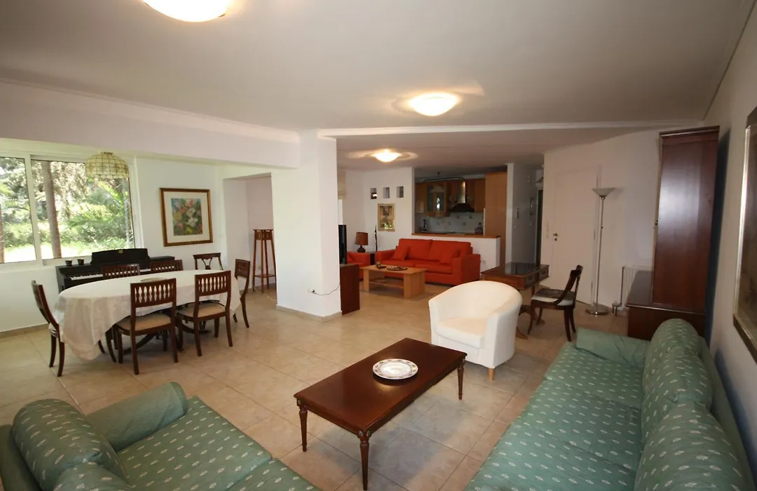 2Bdr Park View Apt - 130M2 & Private Patio-1
